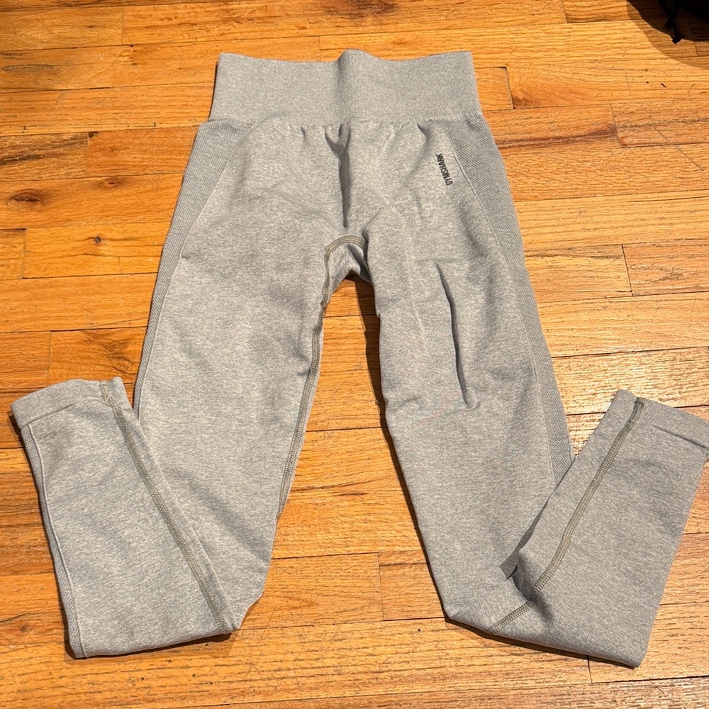 Grey gym shark leggings